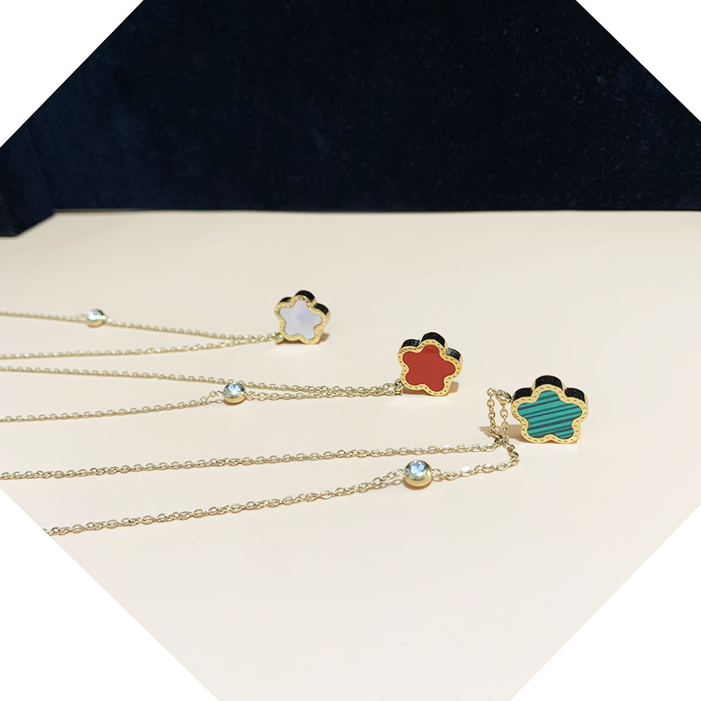 Collier pendentif fleur plaqué - Red Clover Flower avis et prix